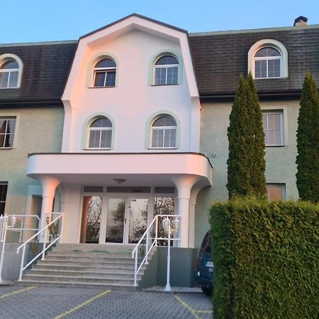 Pension Bila Hora Prag Exteriör bild