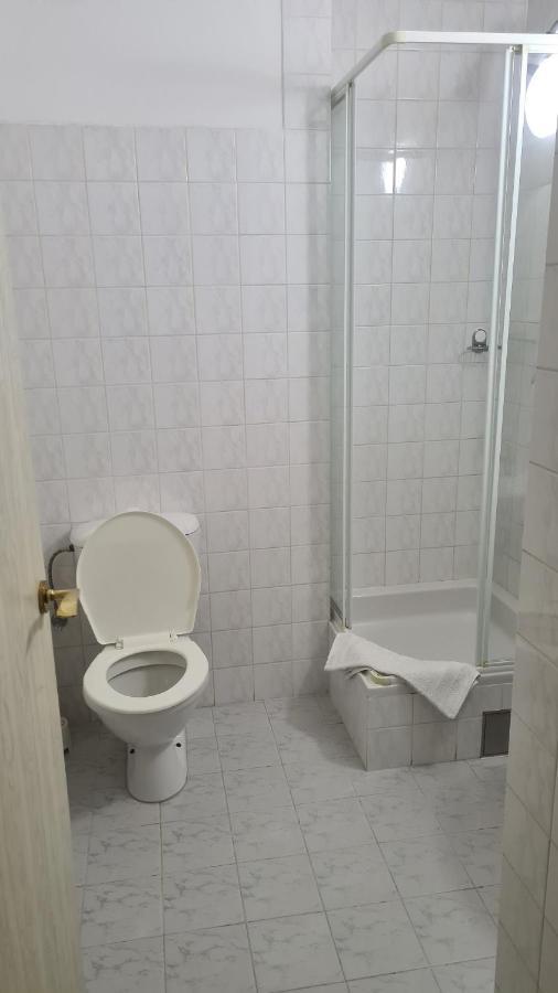 Pension Bila Hora Prag Exteriör bild